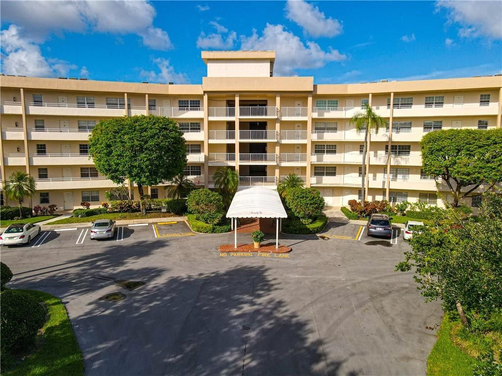 3900 Oaks Clubhouse Drive, Unit 106, Pompano Beach, FL 33069 Photo