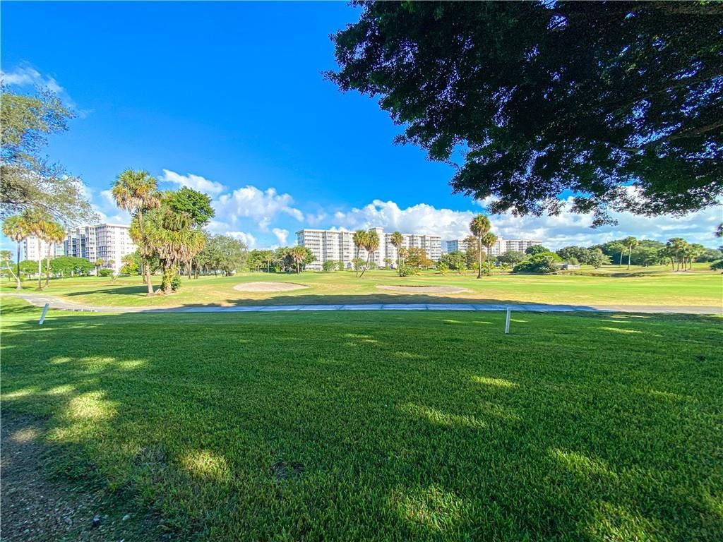 3900 Oaks Clubhouse Drive, Unit 106, Pompano Beach, FL 33069 Photo