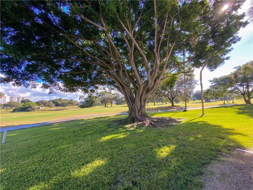 3900 Oaks Clubhouse Drive, Unit 106, Pompano Beach, FL 33069 Photo