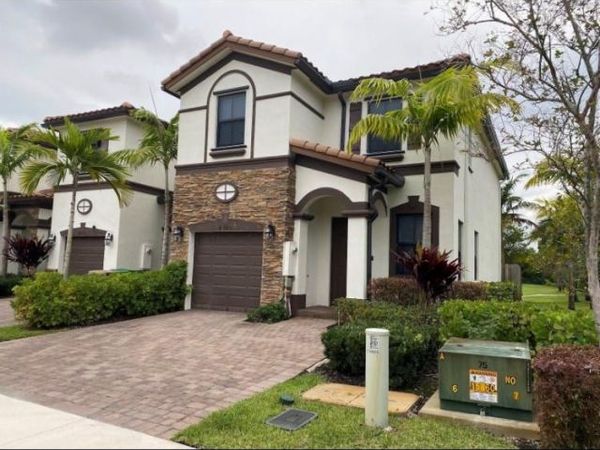 4985 Kobus Terrace, Davie, FL 33314