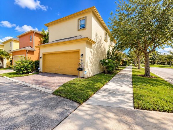 2590 SE Pineland Drive, Port St. Lucie, FL 34952