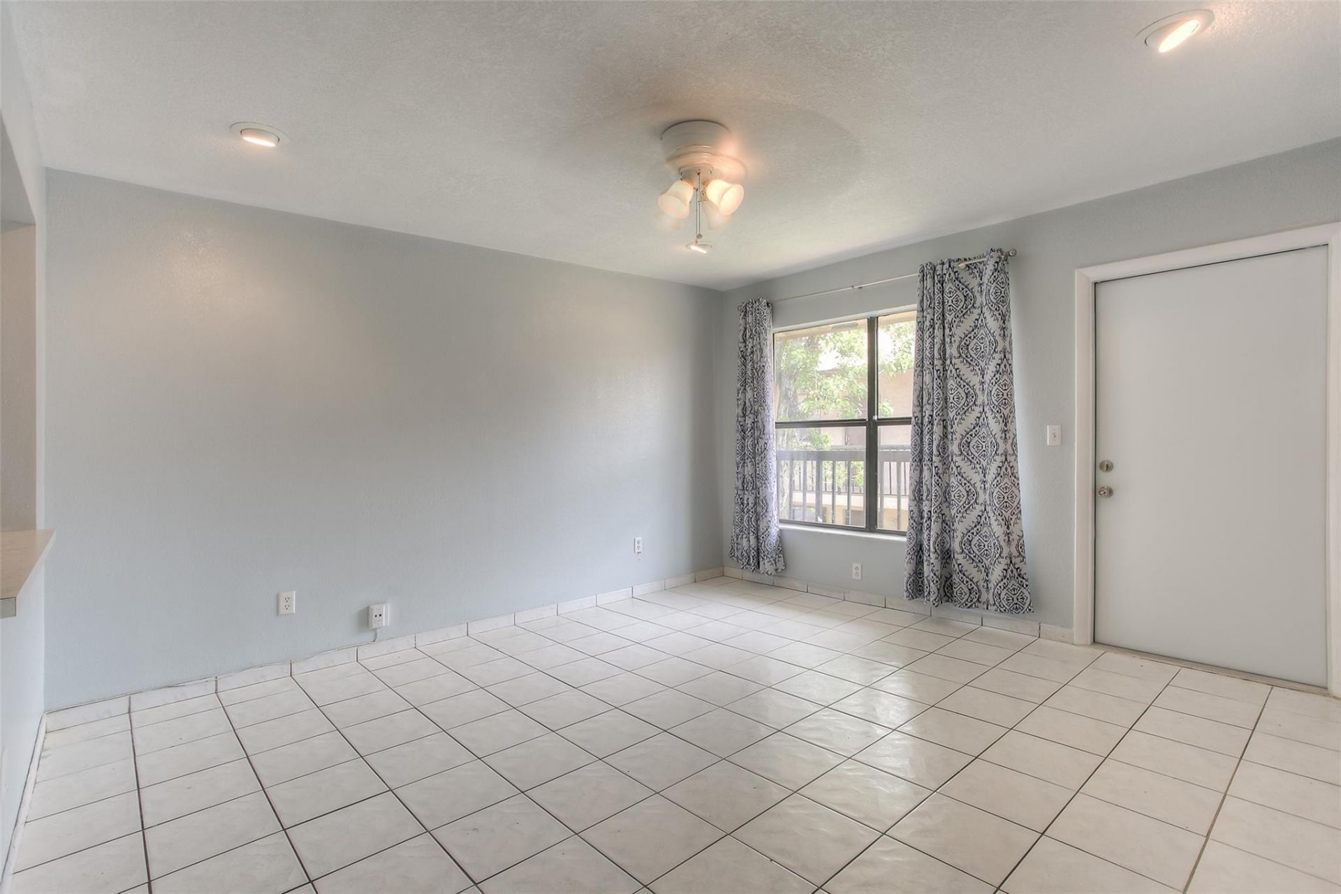 2500 W 67th Place, Unit 22-26, Hialeah, FL 33016 Photo