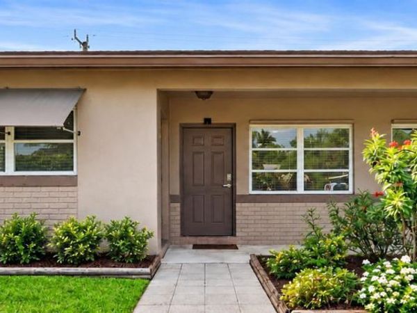 2631 NE 2nd Avenue, Boca Raton, FL 33431