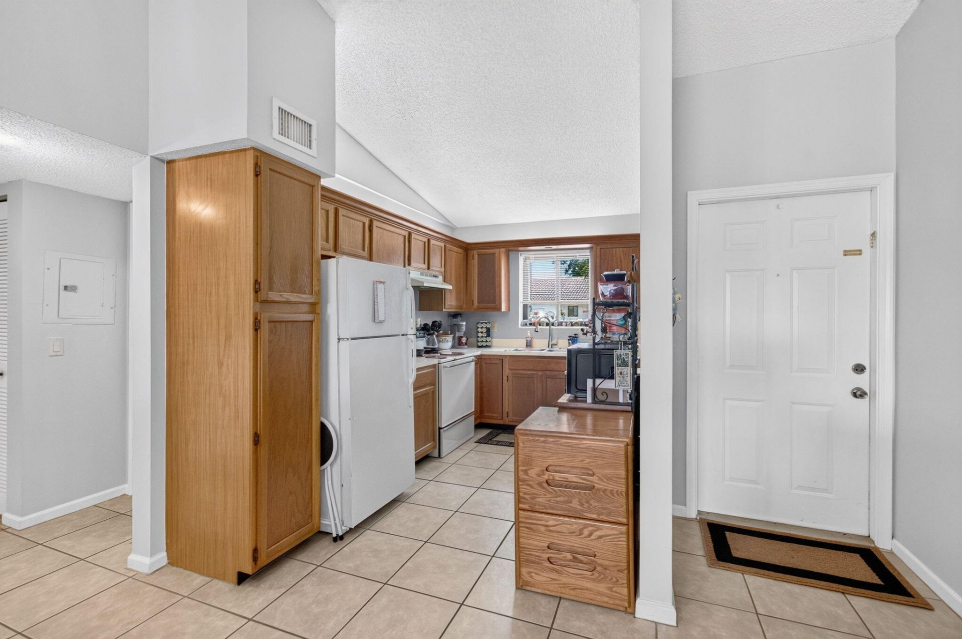 330 Palmwood Place, Unit 208, Boca Raton, FL 33431 Photo