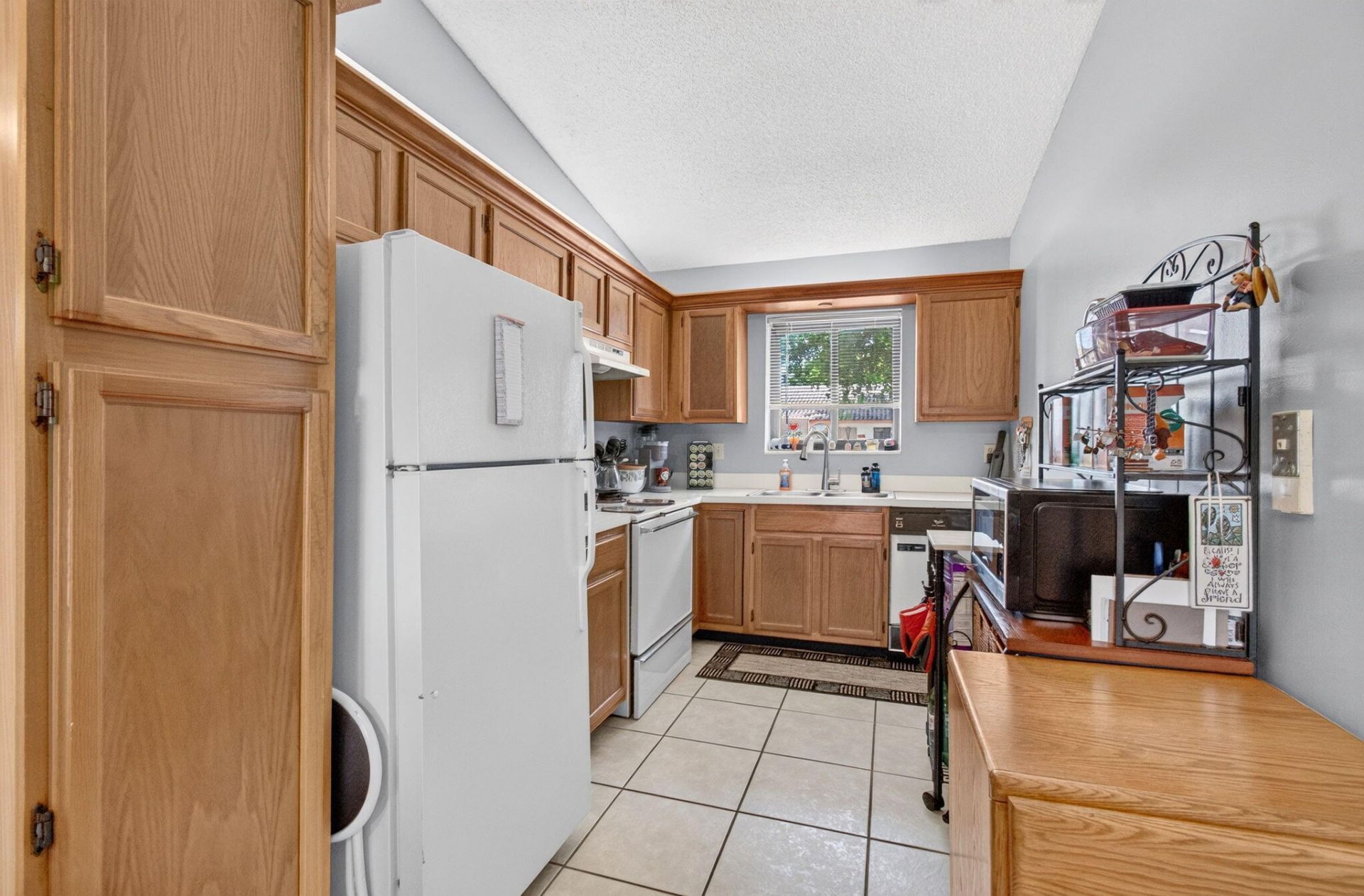 330 Palmwood Place, Unit 208, Boca Raton, FL 33431 Photo
