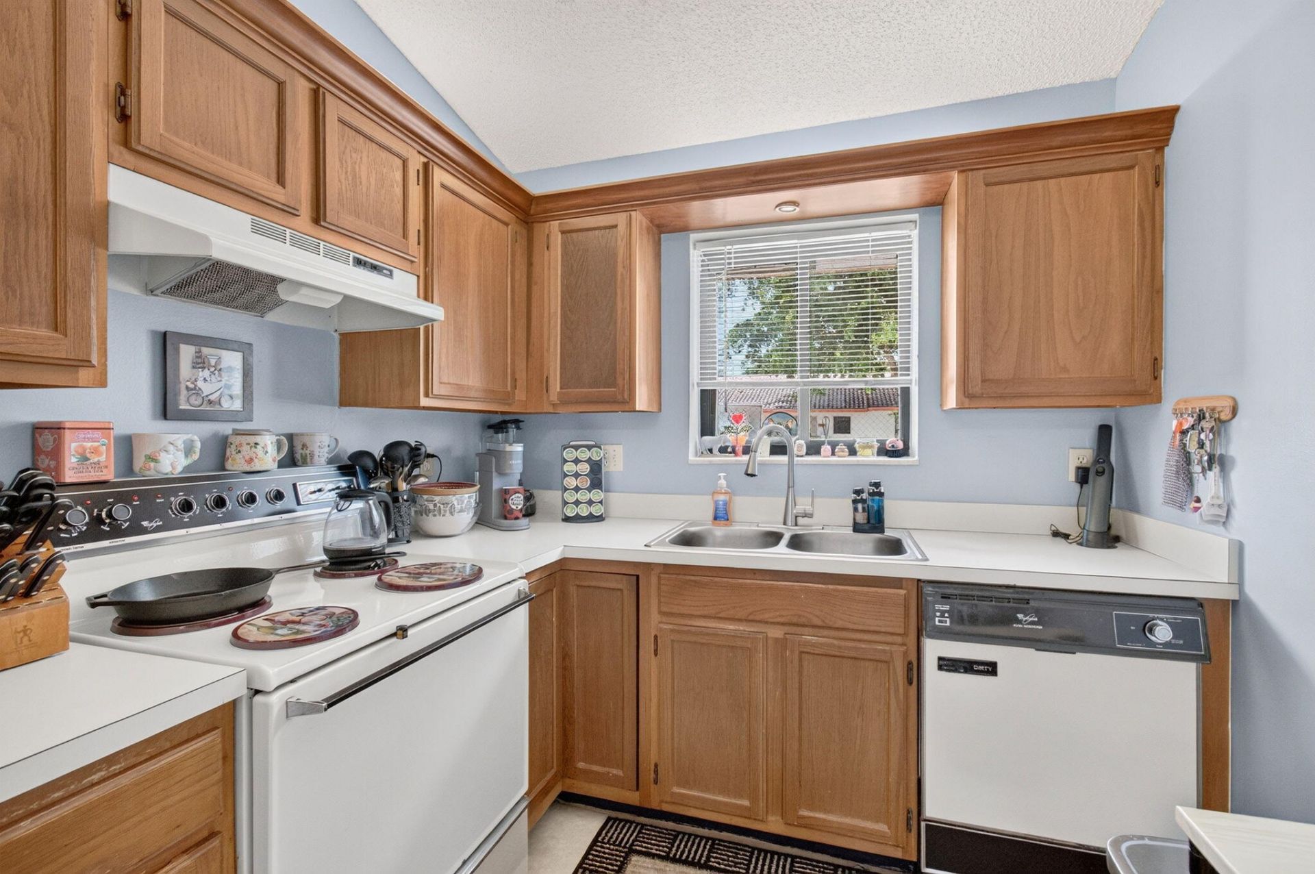 330 Palmwood Place, Unit 208, Boca Raton, FL 33431 Photo
