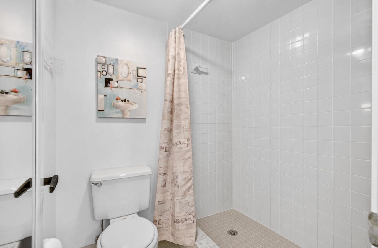 330 Palmwood Place, Unit 208, Boca Raton, FL 33431 Photo