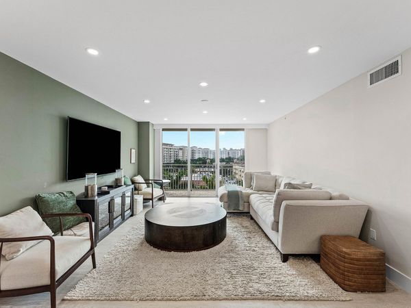 99 SE Mizner Boulevard, Unit 627, Boca Raton, FL 33432