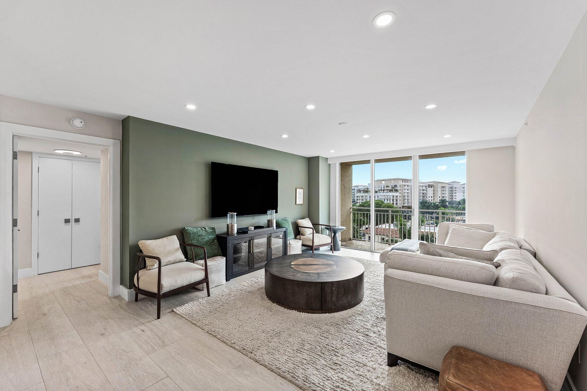 99 SE Mizner Boulevard, Unit 627, Boca Raton, FL 33432 Photo