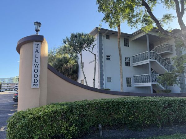 900 TALLWOOD Avenue, Unit 107, Hollywood, FL 33021
