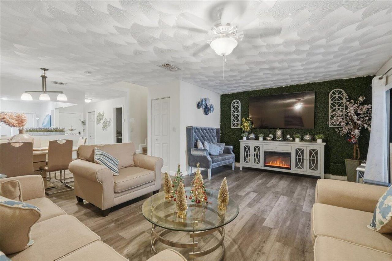 9240 NW 14th Street, Pembroke Pines, FL 33024 Photo