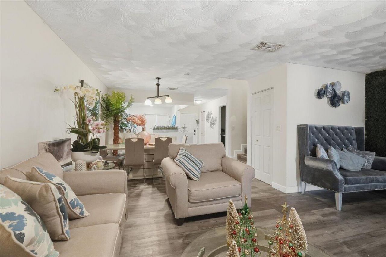 9240 NW 14th Street, Pembroke Pines, FL 33024 Photo
