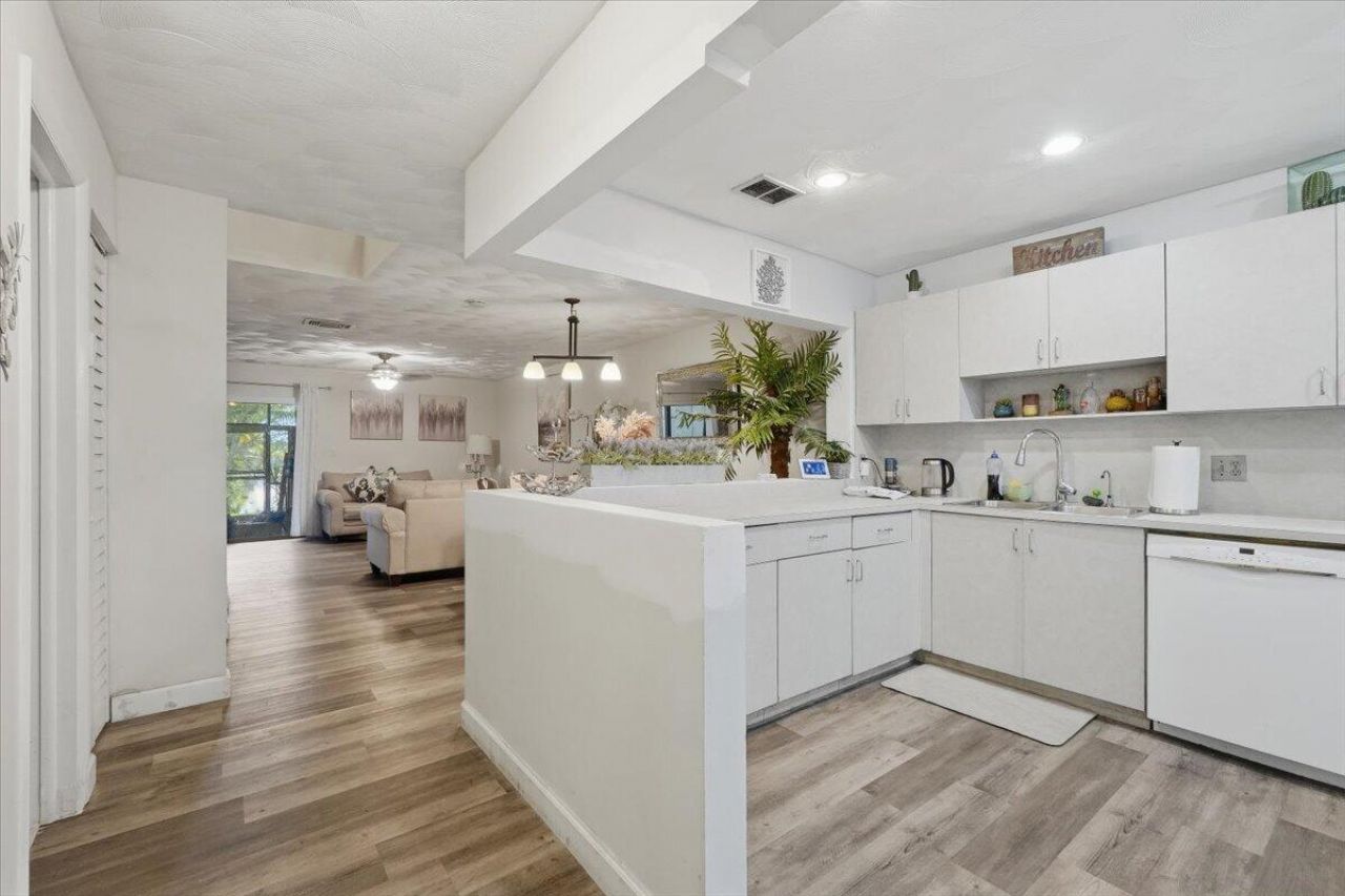 9240 NW 14th Street, Pembroke Pines, FL 33024 Photo