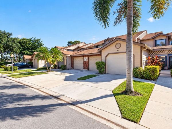 600 Crosswinds Drive, Unit D1, Greenacres, FL 33413