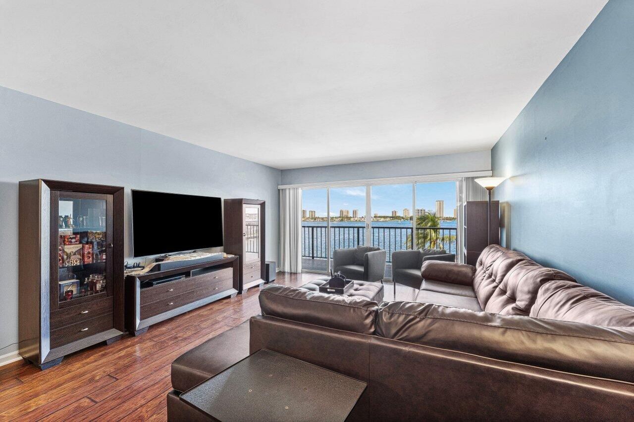 3040 Lake Shore Drive, Unit 502, Riviera Beach, FL 33404 Photo