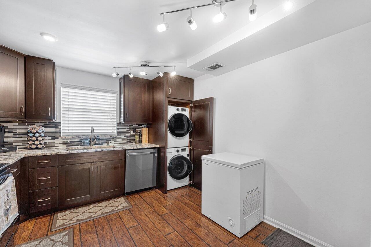 3040 Lake Shore Drive, Unit 502, Riviera Beach, FL 33404 Photo