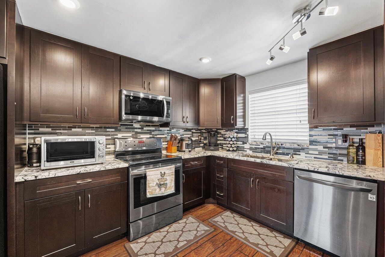 3040 Lake Shore Drive, Unit 502, Riviera Beach, FL 33404 Photo