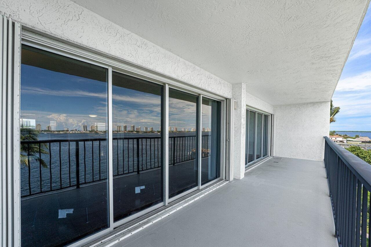 3040 Lake Shore Drive, Unit 502, Riviera Beach, FL 33404 Photo
