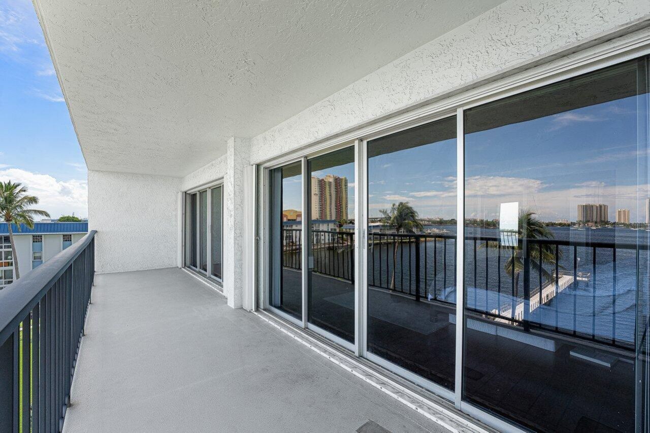 3040 Lake Shore Drive, Unit 502, Riviera Beach, FL 33404 Photo