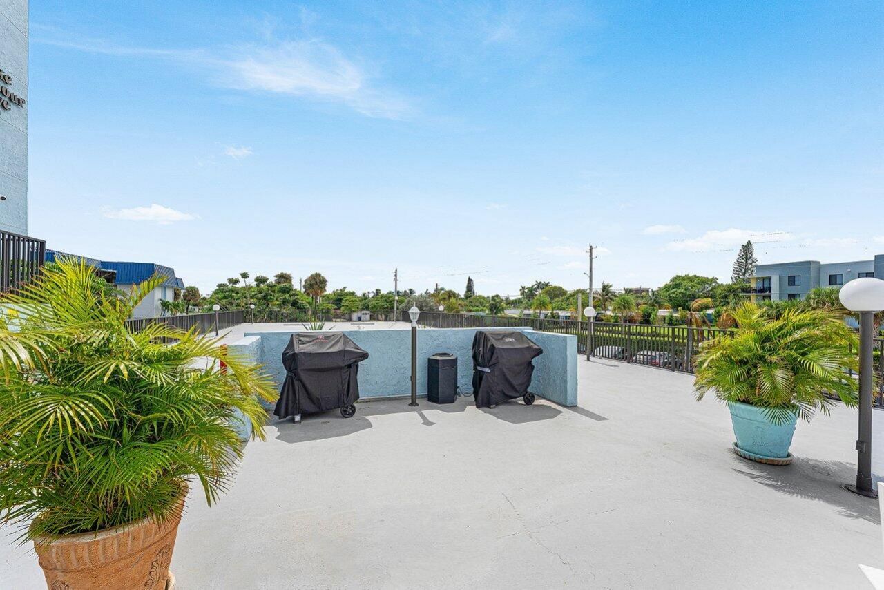 3040 Lake Shore Drive, Unit 502, Riviera Beach, FL 33404 Photo