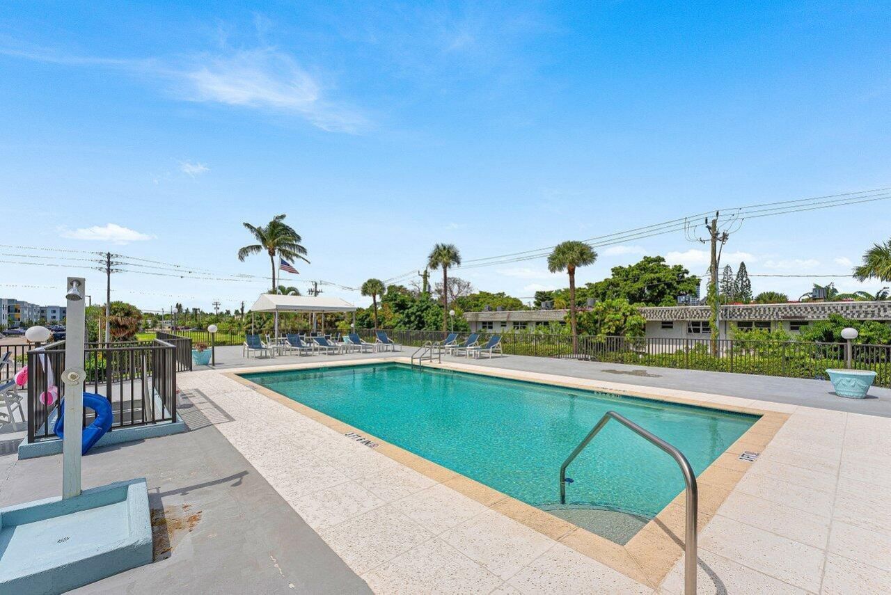 3040 Lake Shore Drive, Unit 502, Riviera Beach, FL 33404 Photo