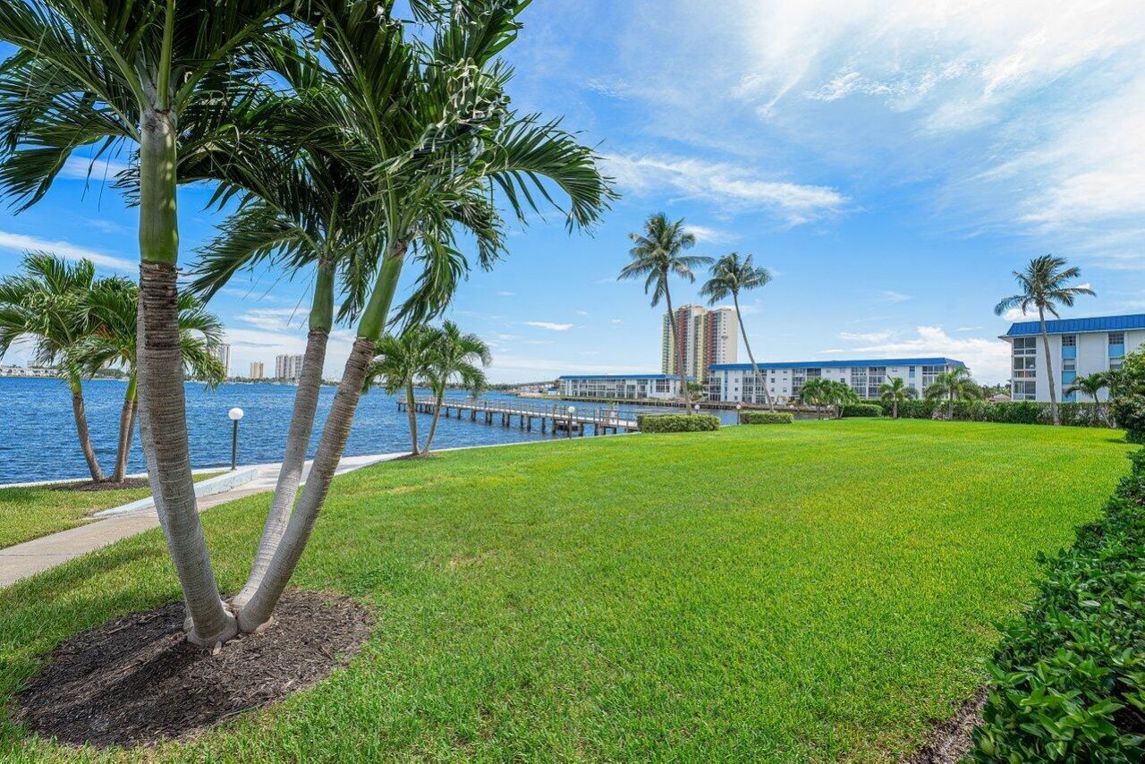 3040 Lake Shore Drive, Unit 502, Riviera Beach, FL 33404 Photo