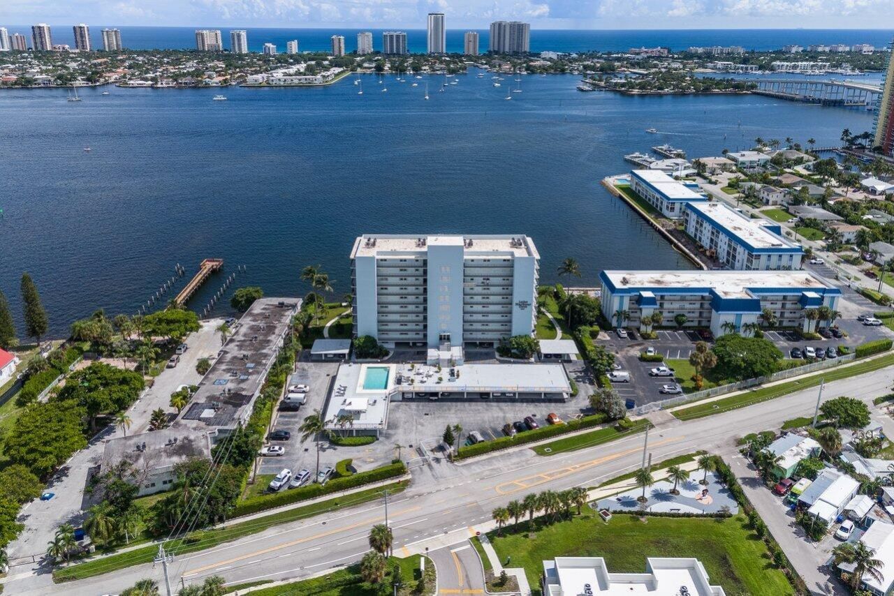 3040 Lake Shore Drive, Unit 502, Riviera Beach, FL 33404 Photo