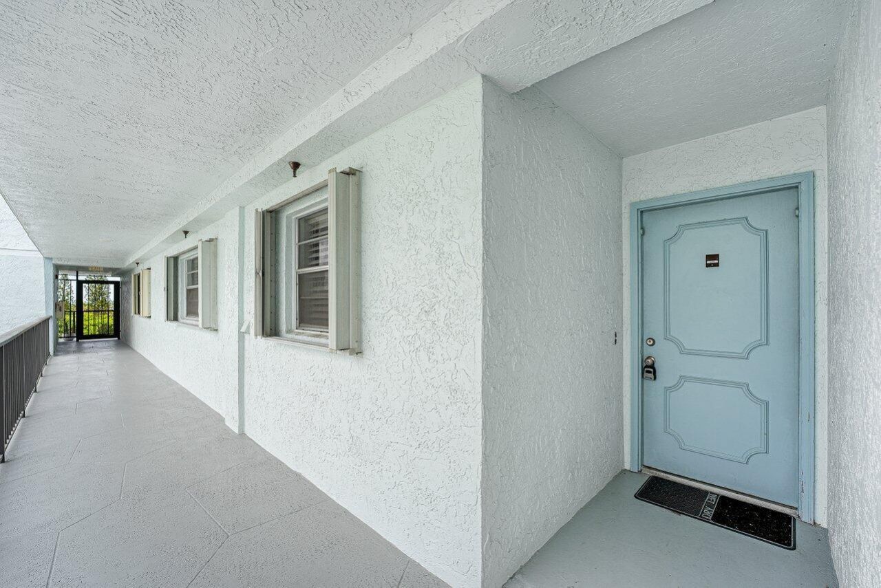 3040 Lake Shore Drive, Unit 502, Riviera Beach, FL 33404 Photo