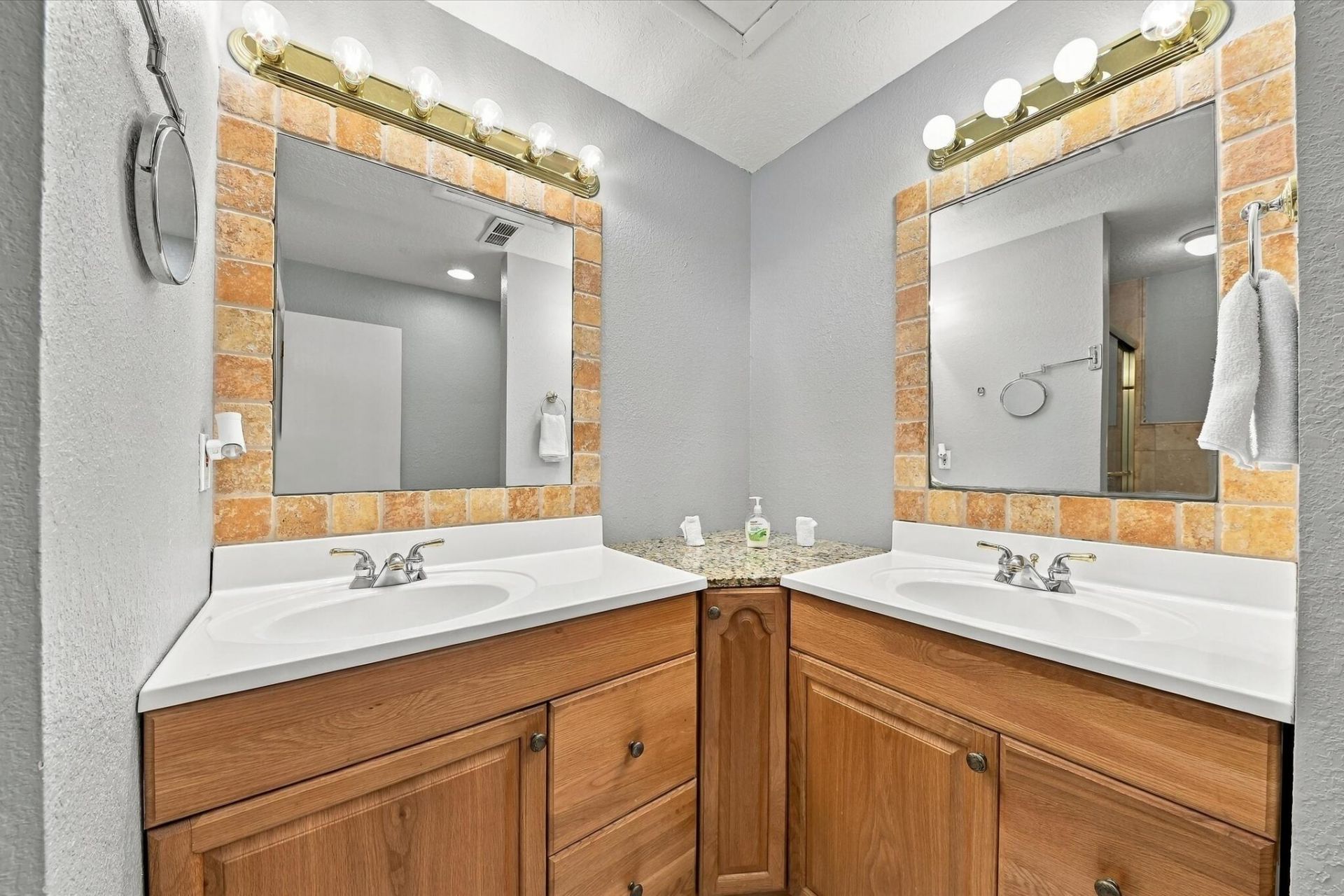 5660 Lee Drive, West Palm Beach, FL 33415 Photo