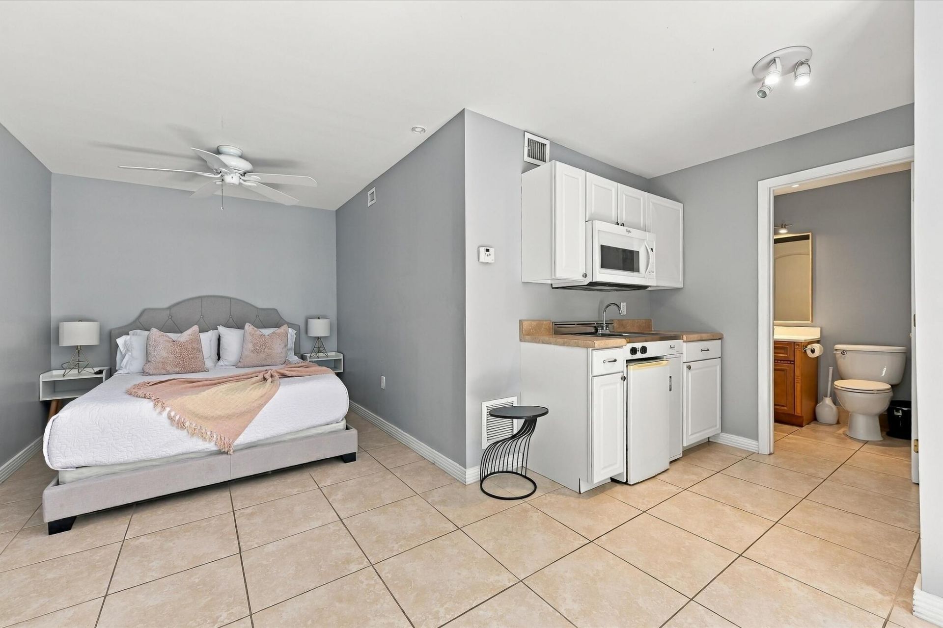 5660 Lee Drive, West Palm Beach, FL 33415 Photo
