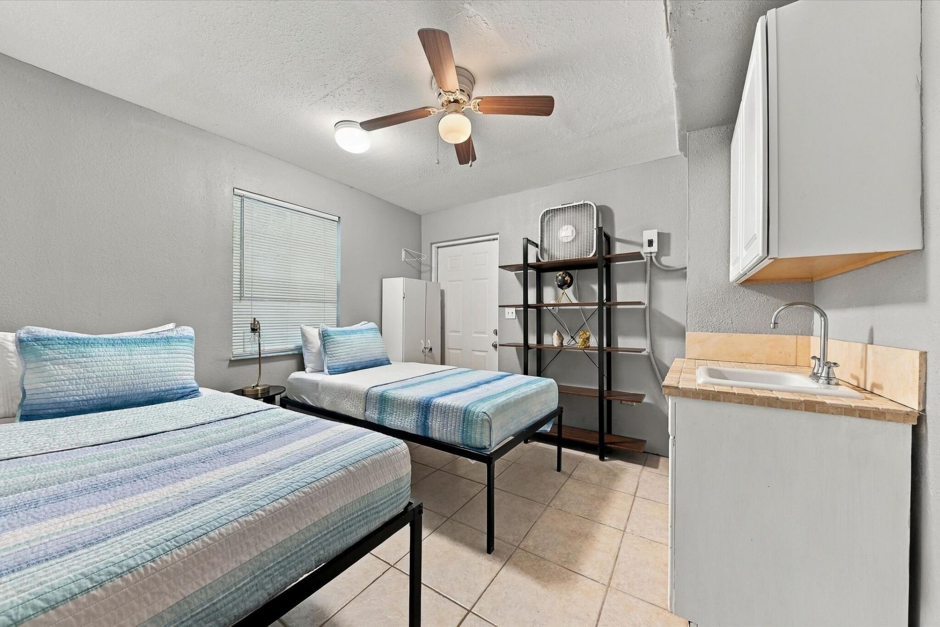 5660 Lee Drive, West Palm Beach, FL 33415 Photo