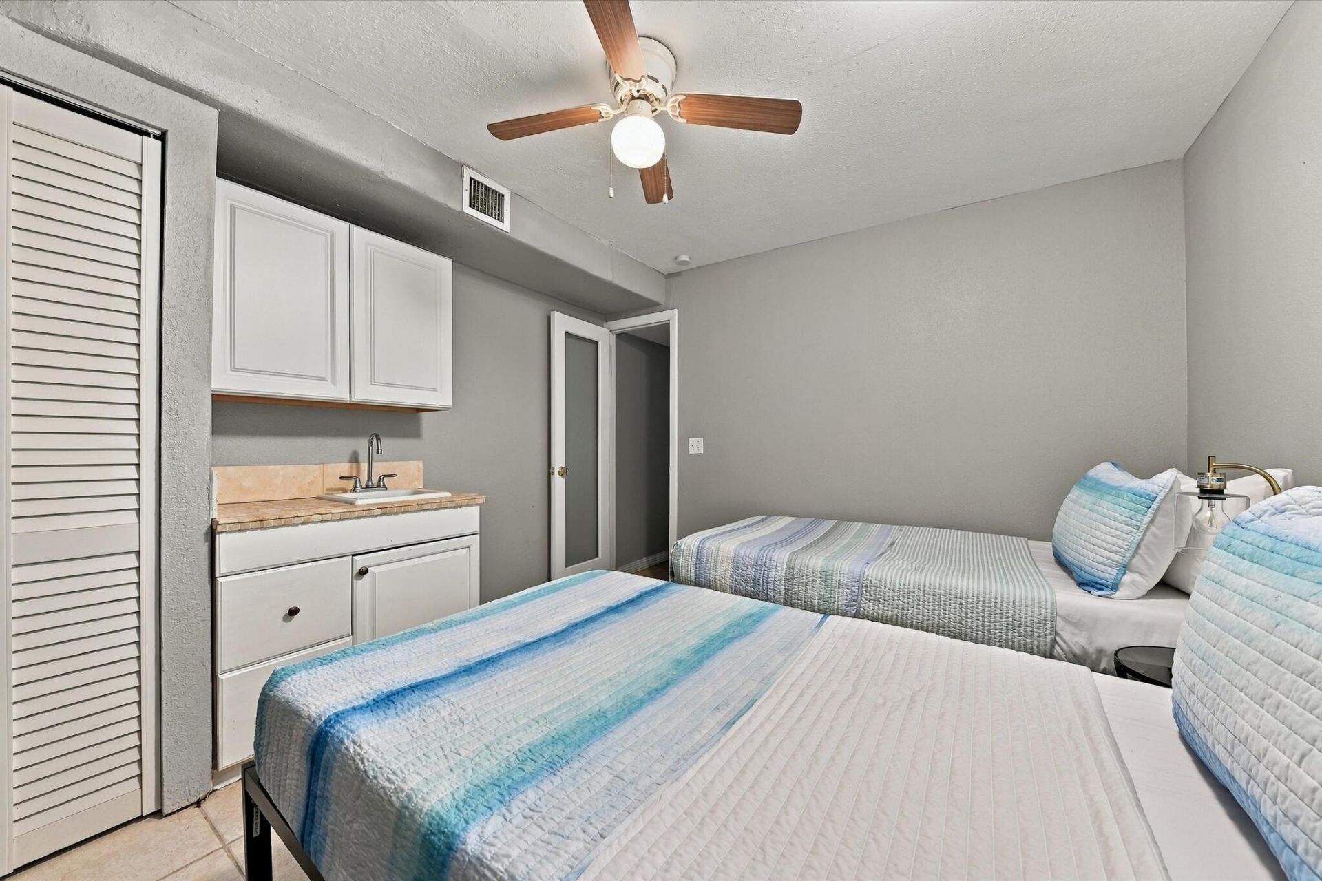 5660 Lee Drive, West Palm Beach, FL 33415 Photo