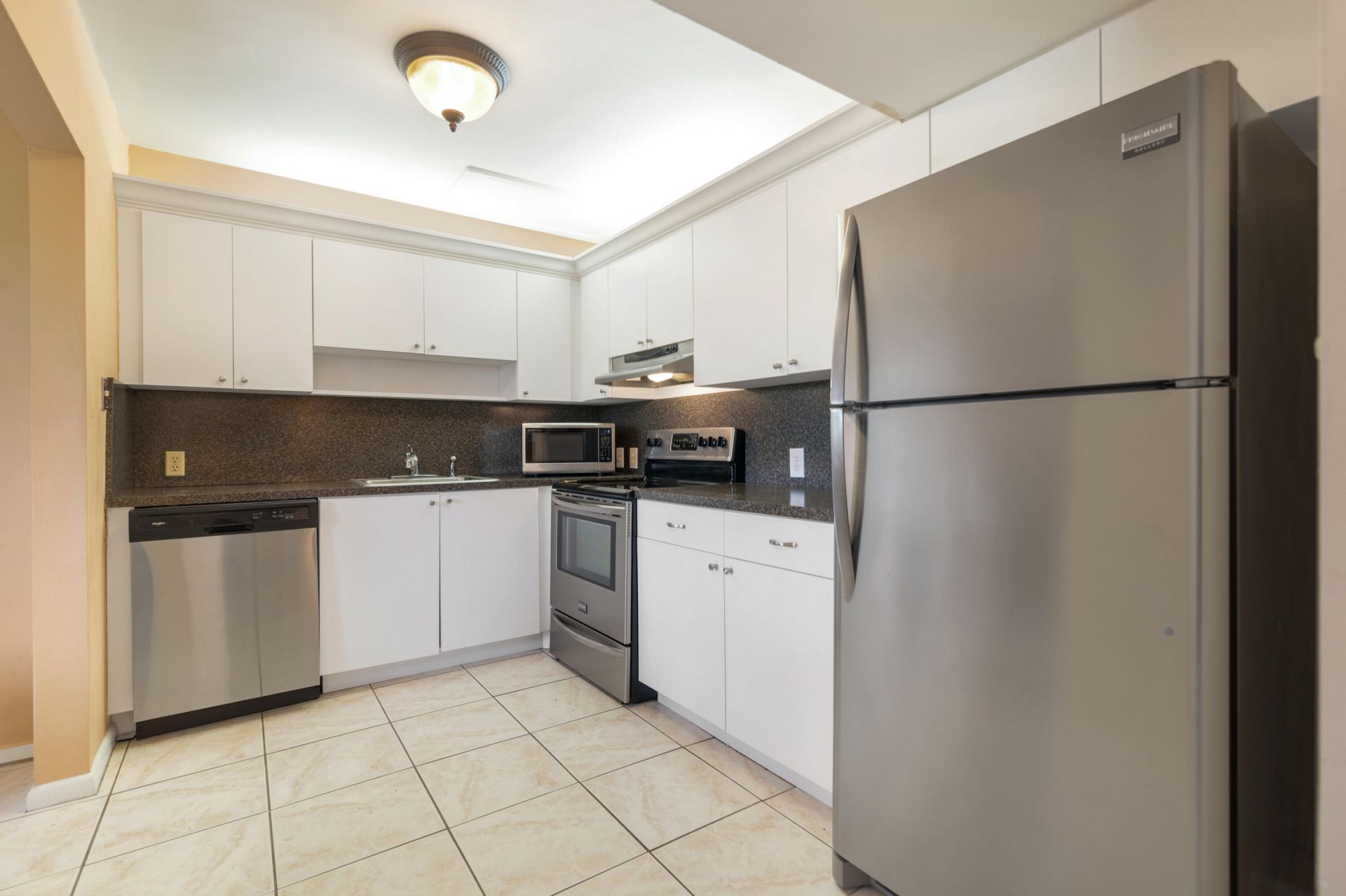 203 Suffolk E, Unit E, Boca Raton, FL 33434 Photo
