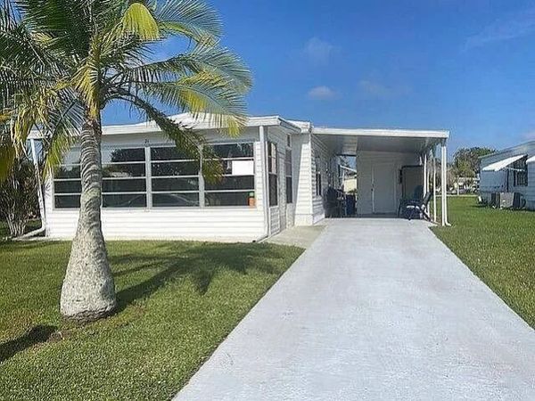 21 Flores Way, Port St. Lucie, FL 34952