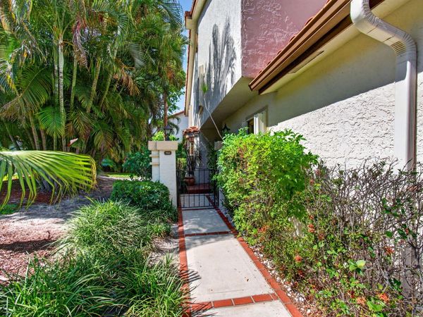 7865 LA MIRADA Drive, Boca Raton, FL 33433