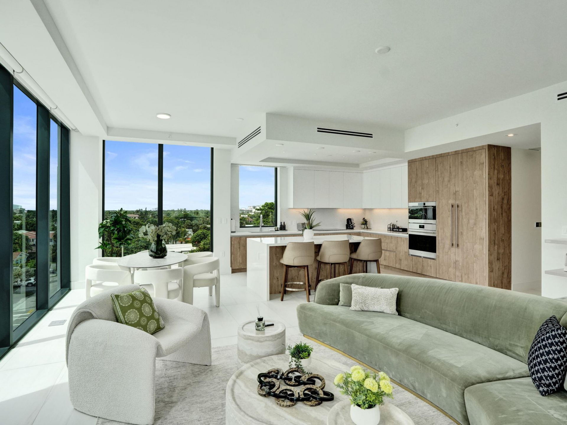 305 Briny Avenue, Unit 401, Pompano Beach, FL 33062 Photo