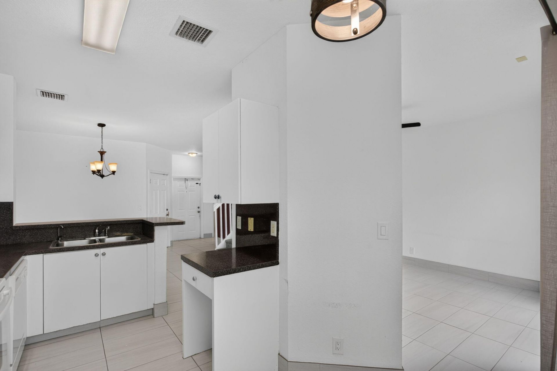 4040 NW 90th Way, Sunrise, FL 33351 Photo