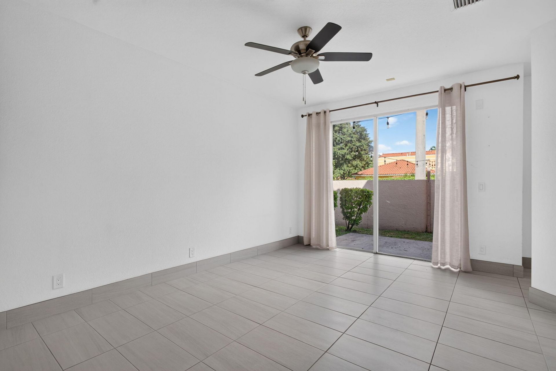 4040 NW 90th Way, Sunrise, FL 33351 Photo