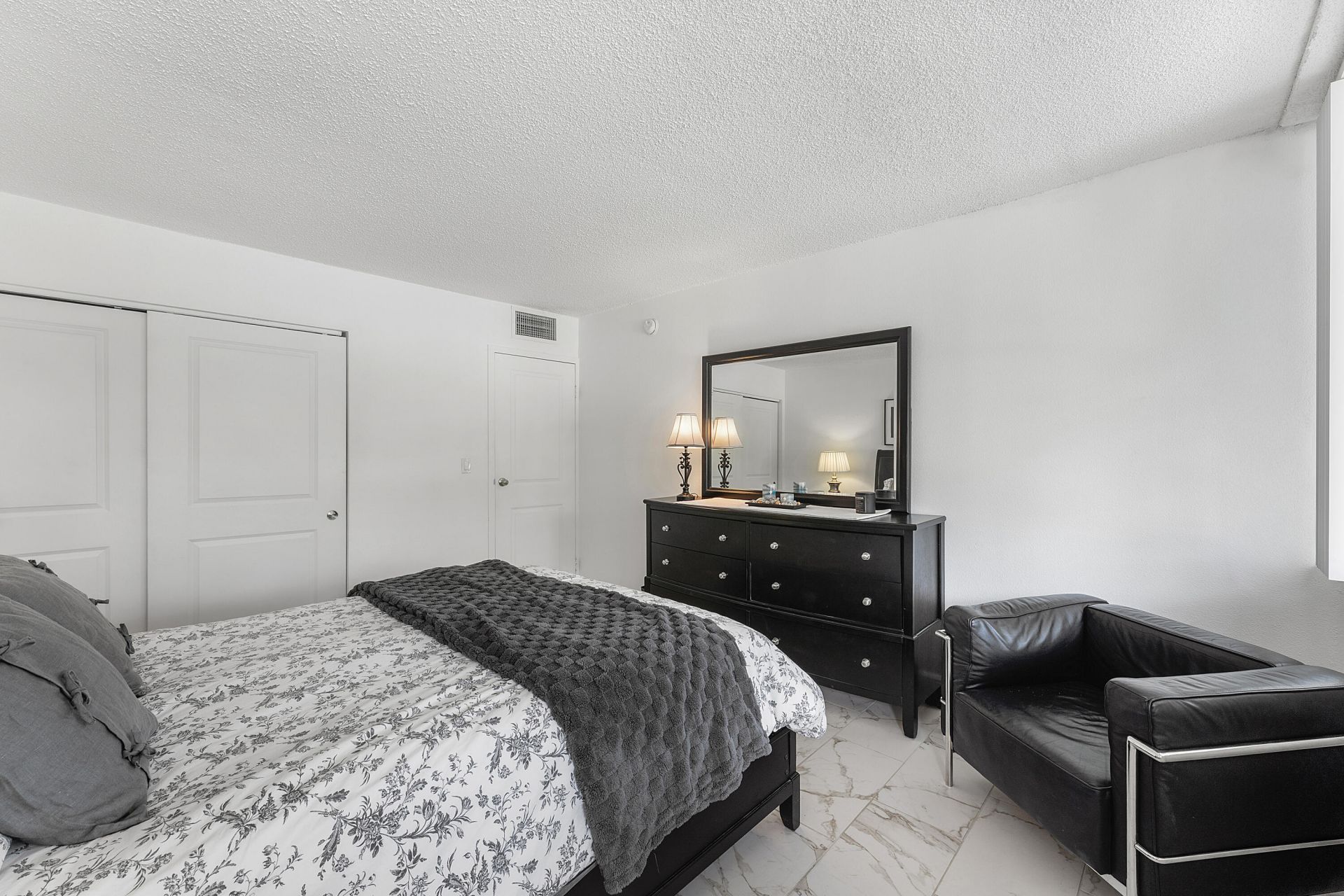 1830 Embassy Drive, Unit 112, West Palm Beach, FL 33401 Photo