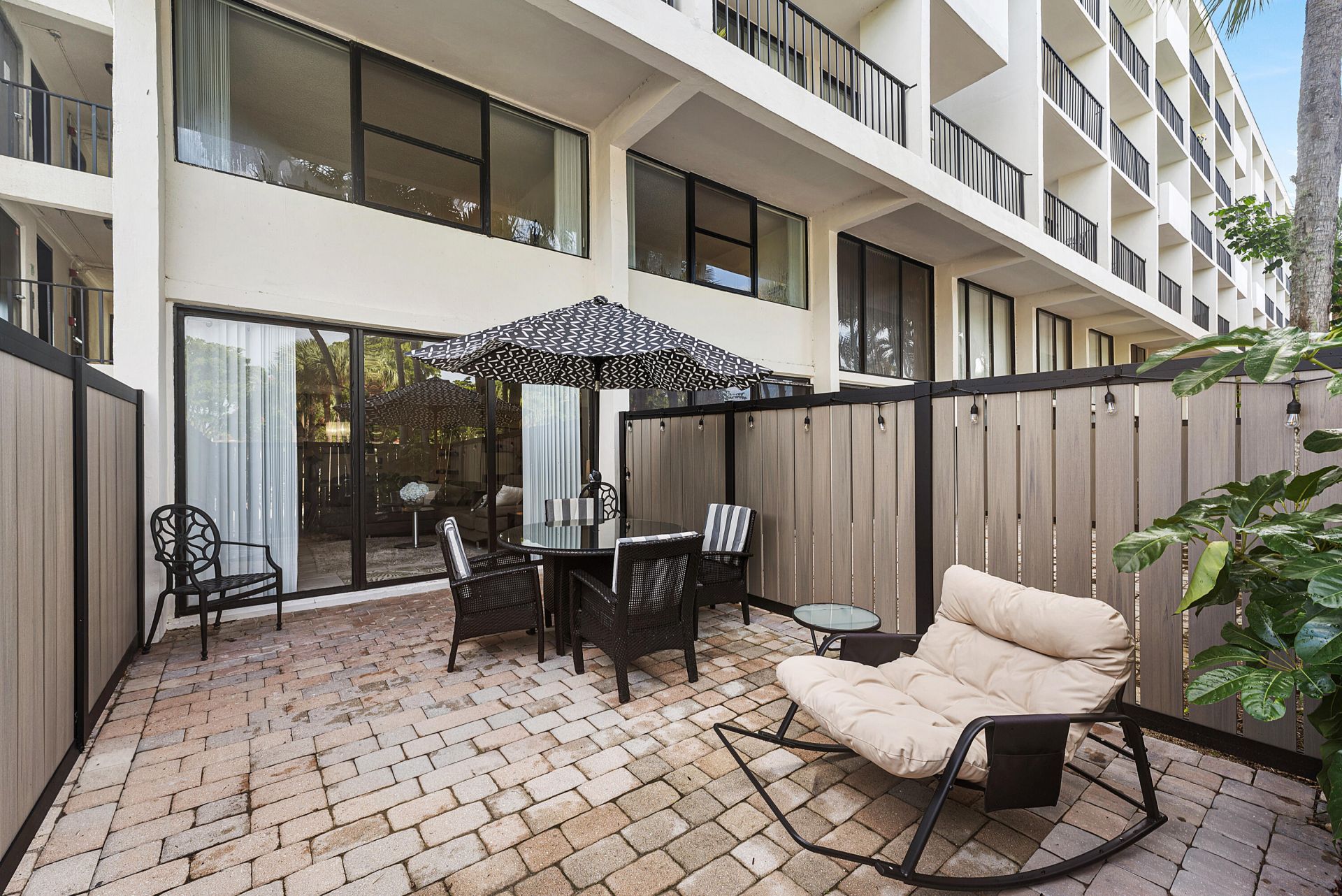 1830 Embassy Drive, Unit 112, West Palm Beach, FL 33401 Photo
