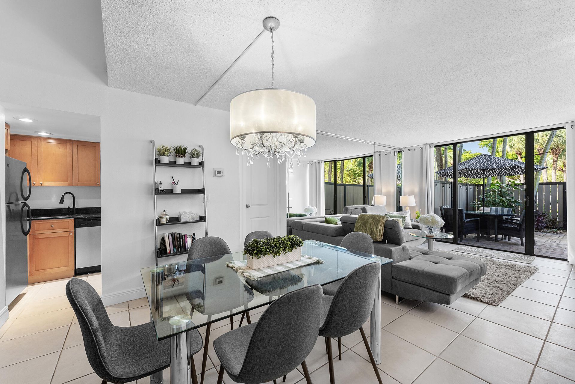 1830 Embassy Drive, Unit 112, West Palm Beach, FL 33401 Photo
