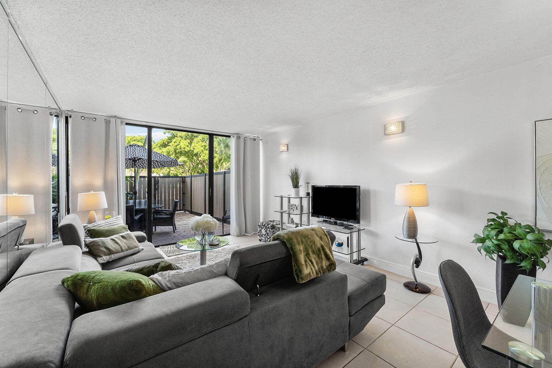 1830 Embassy Drive, Unit 112, West Palm Beach, FL 33401 Photo