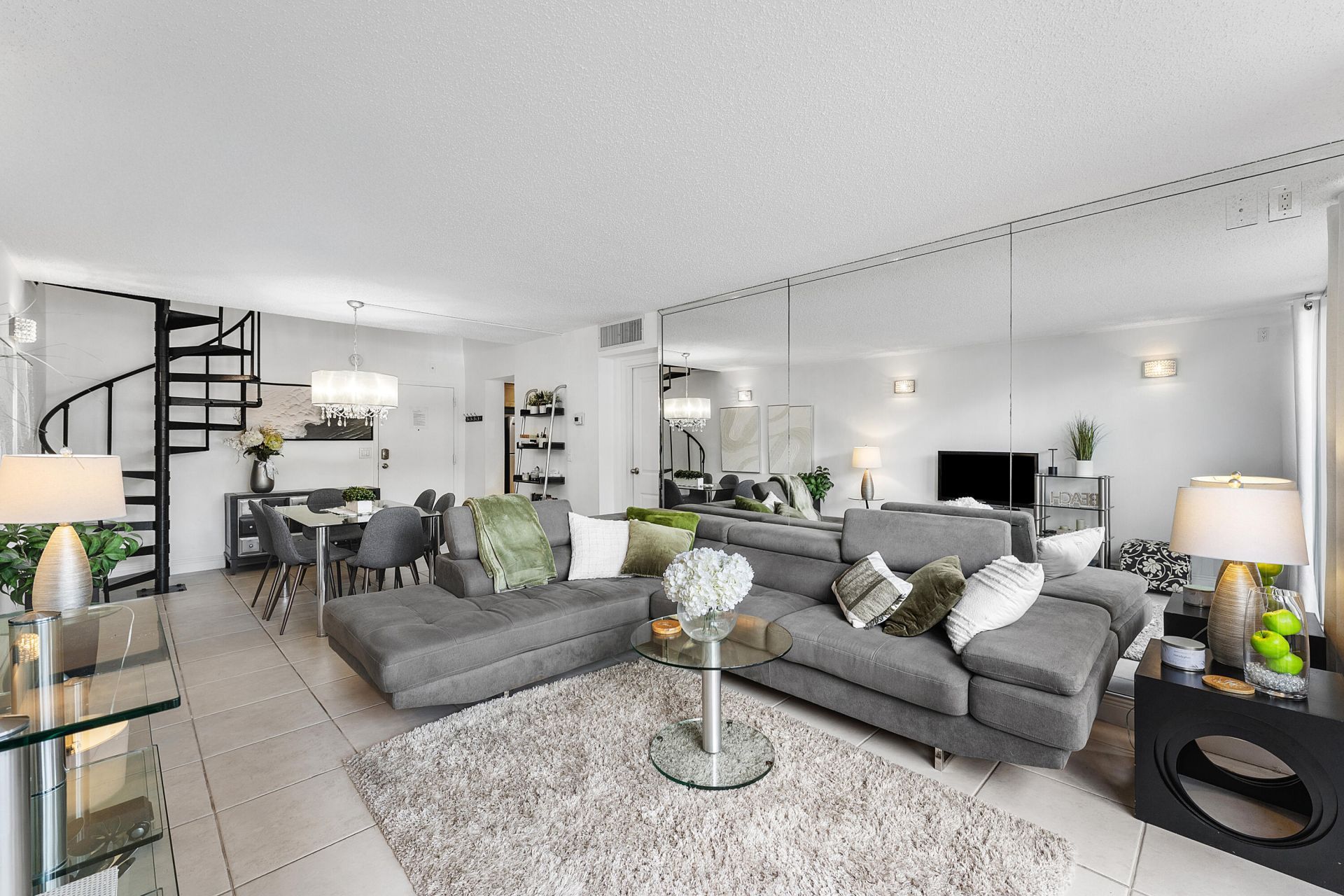1830 Embassy Drive, Unit 112, West Palm Beach, FL 33401 Photo