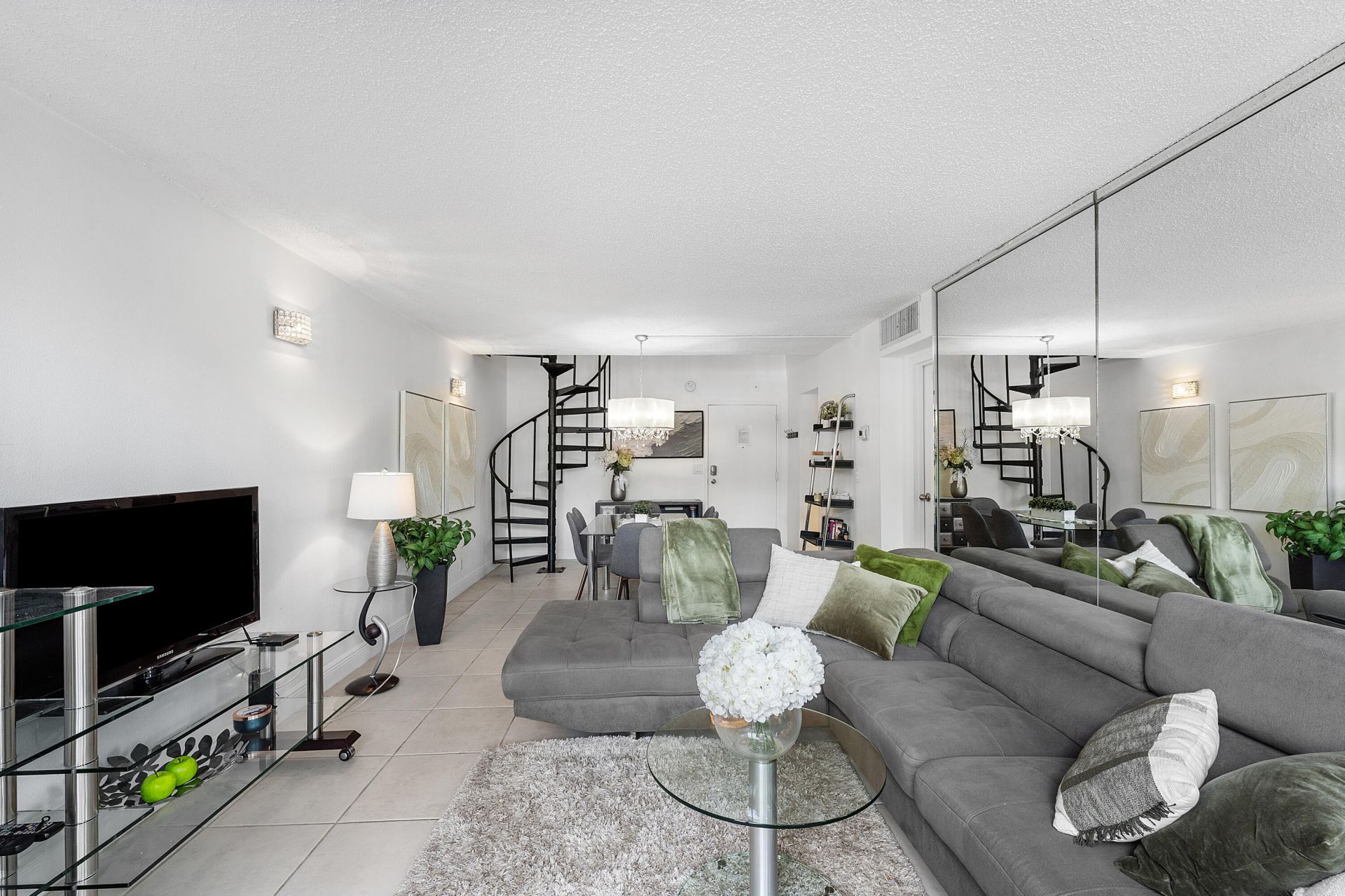 1830 Embassy Drive, Unit 112, West Palm Beach, FL 33401 Photo