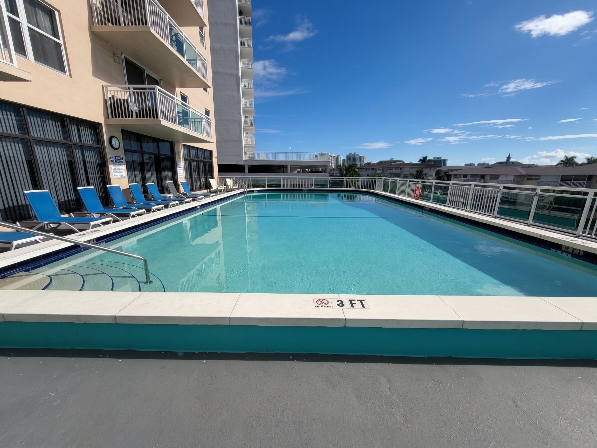 437 Golden Isles Drive, Unit 5J, Hallandale Beach, FL 33009 Photo