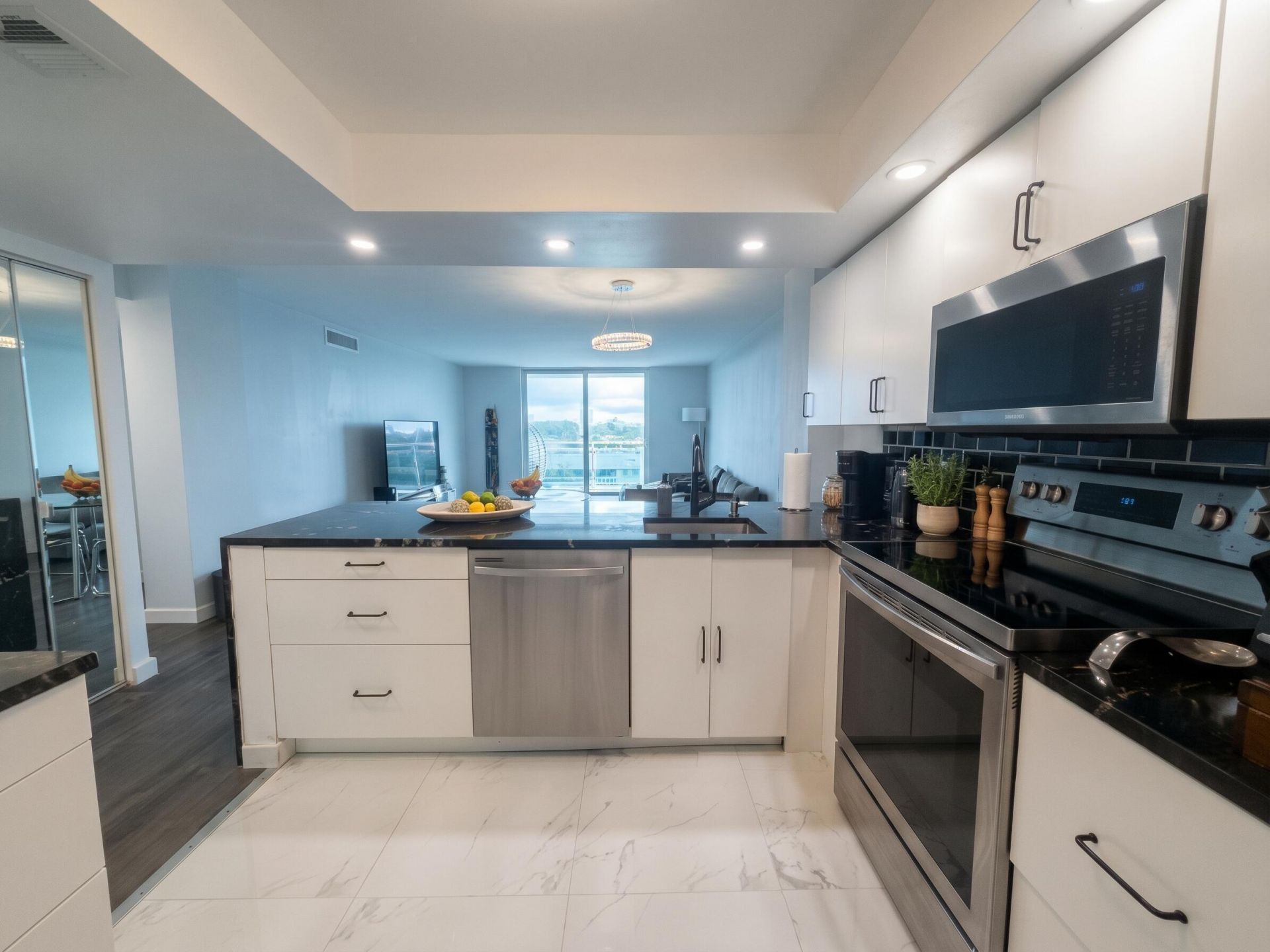 437 Golden Isles Drive, Unit 5J, Hallandale Beach, FL 33009 Photo
