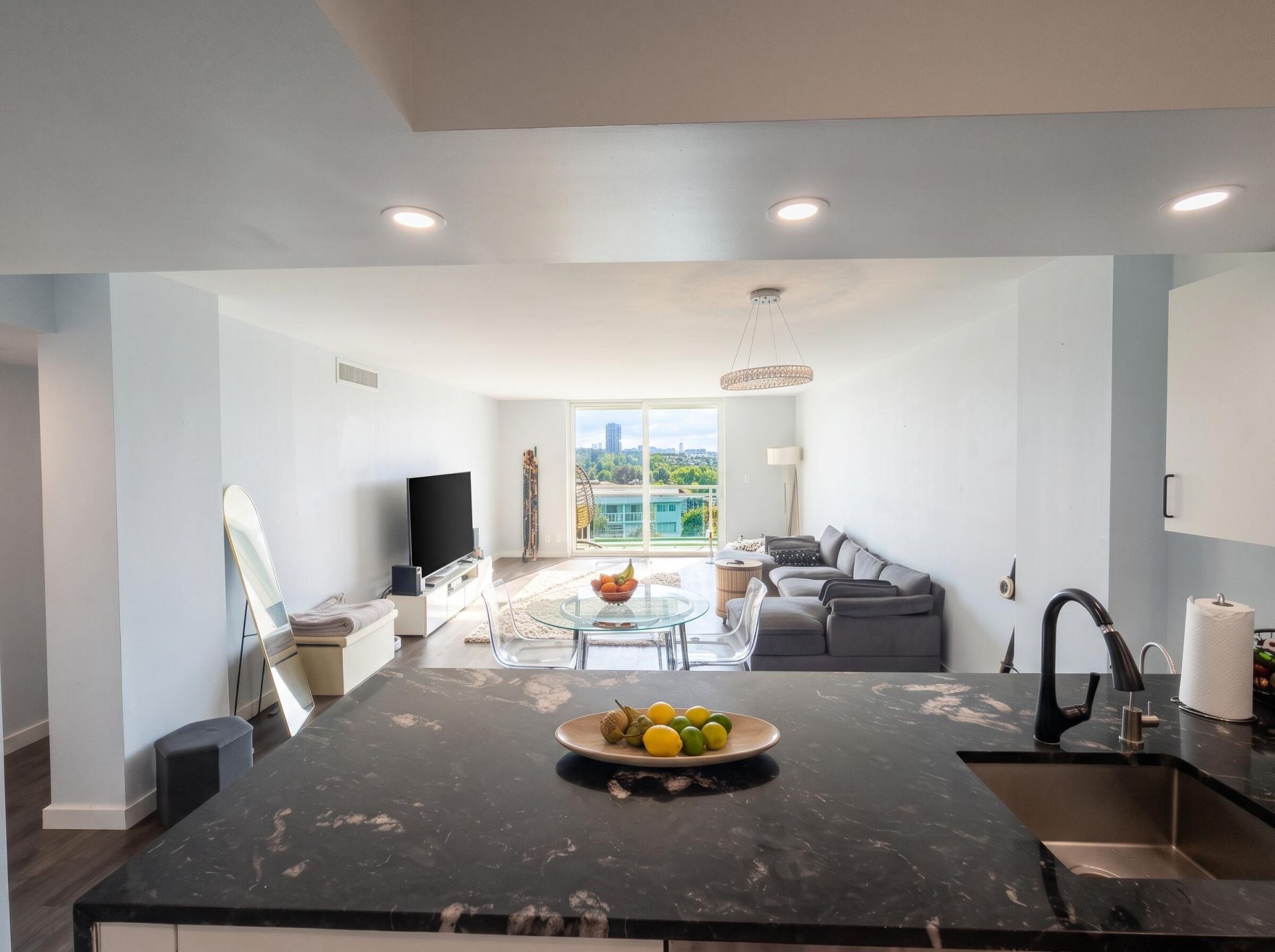 437 Golden Isles Drive, Unit 5J, Hallandale Beach, FL 33009 Photo