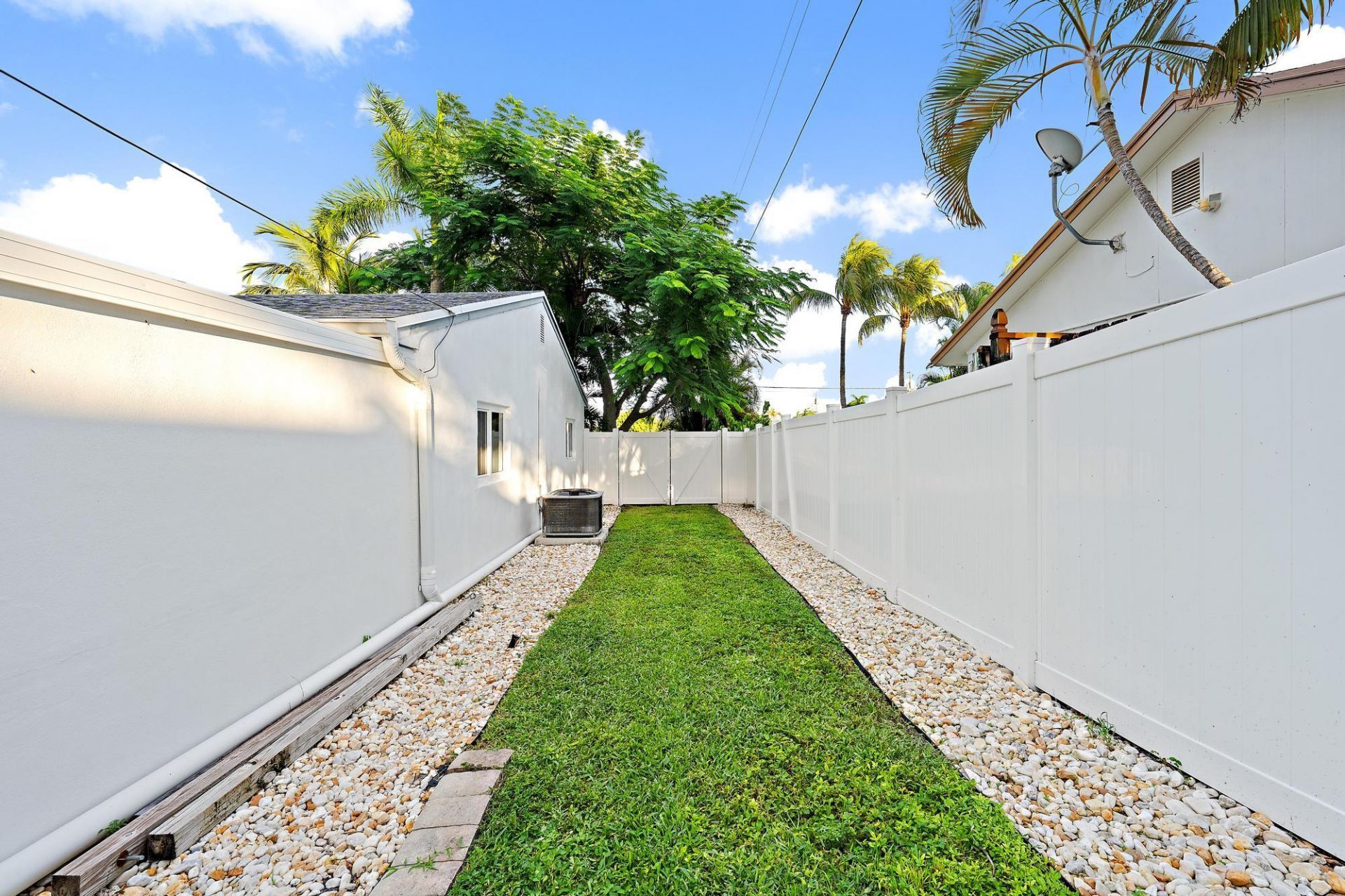 5521 Parker Avenue, West Palm Beach, FL 33405 Photo