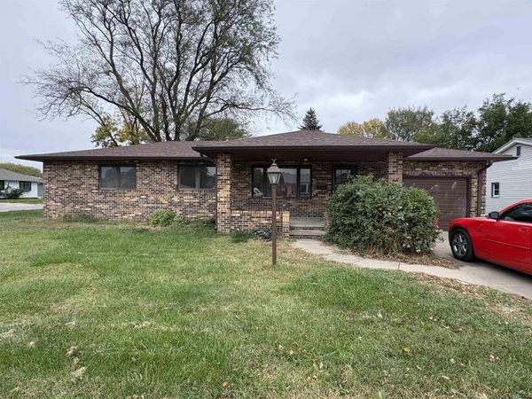 401 E 33RD ST, South Sioux City, NE 68776