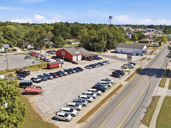 607 W Broadway Street , Bolivar, MO 65613
